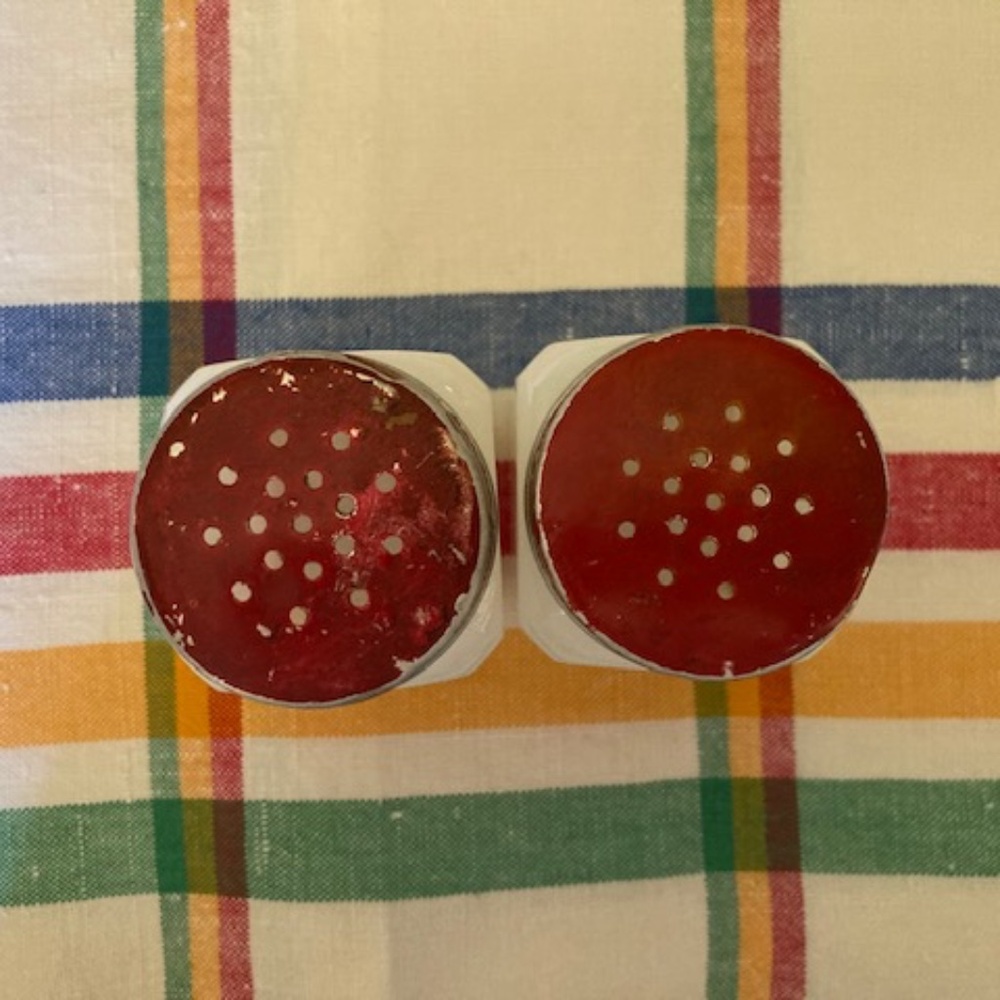 1940's Milk Glass Wind Mill S&P Shakers - Picture 4 of 9